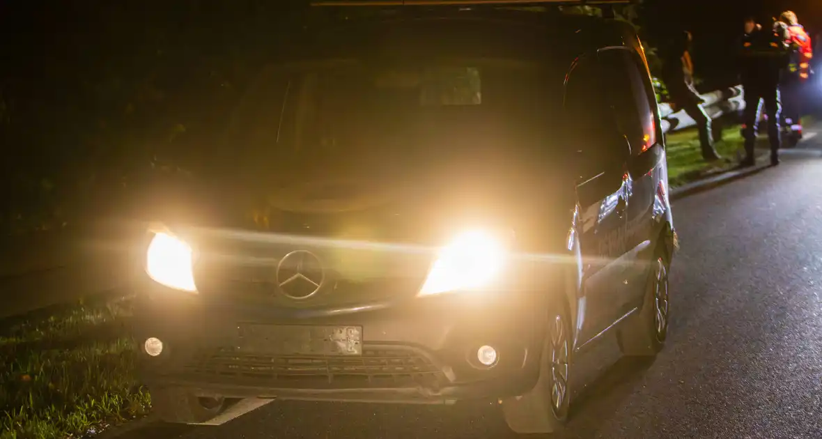 Vrouw ernstig gewond bij aanrijding met auto - Foto 10