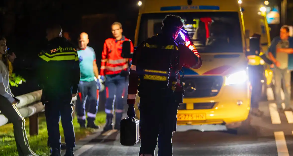Vrouw ernstig gewond bij aanrijding met auto - Foto 12