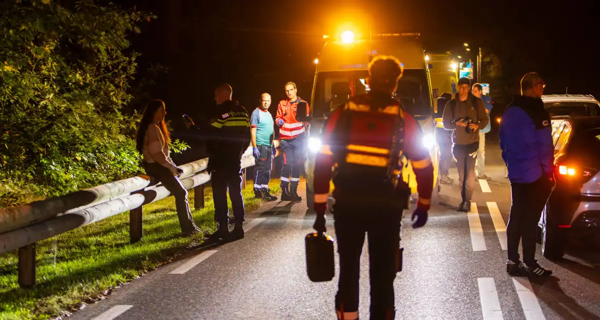 Vrouw ernstig gewond bij aanrijding met auto - Foto 14