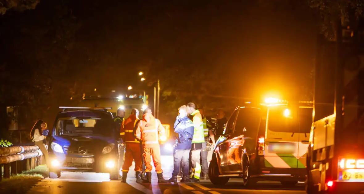 Vrouw ernstig gewond bij aanrijding met auto - Foto 2
