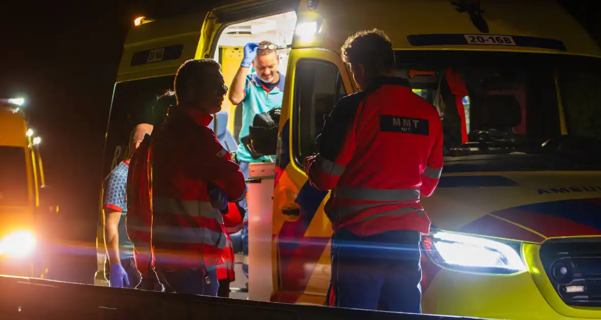 Vrouw ernstig gewond bij aanrijding met auto - Foto 7