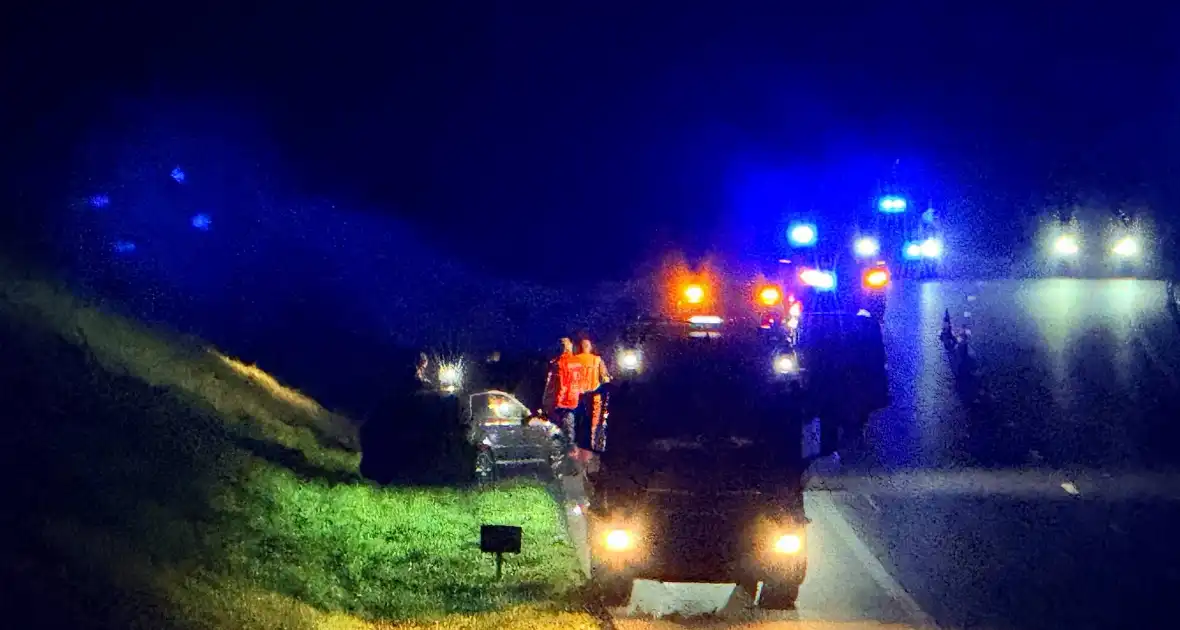 Auto tolte op snelweg zonder gewonden - Foto 2