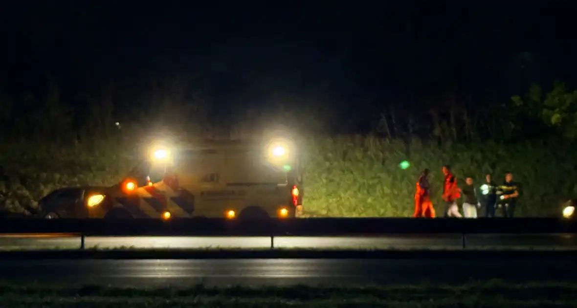 Auto tolte op snelweg zonder gewonden - Foto 5