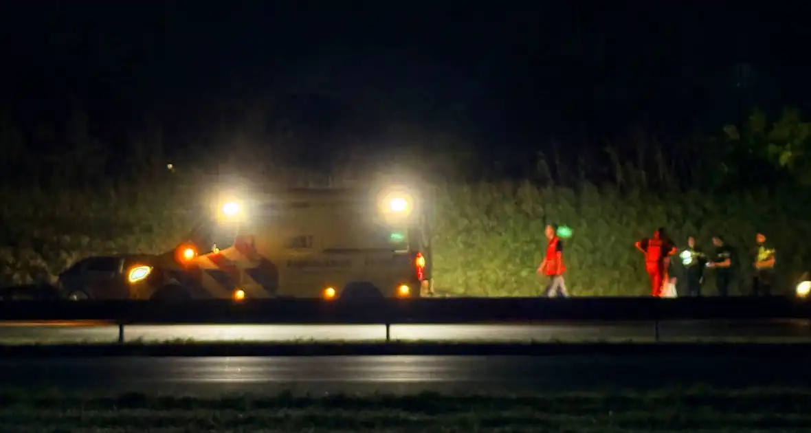 Auto tolte op snelweg zonder gewonden - Foto 6