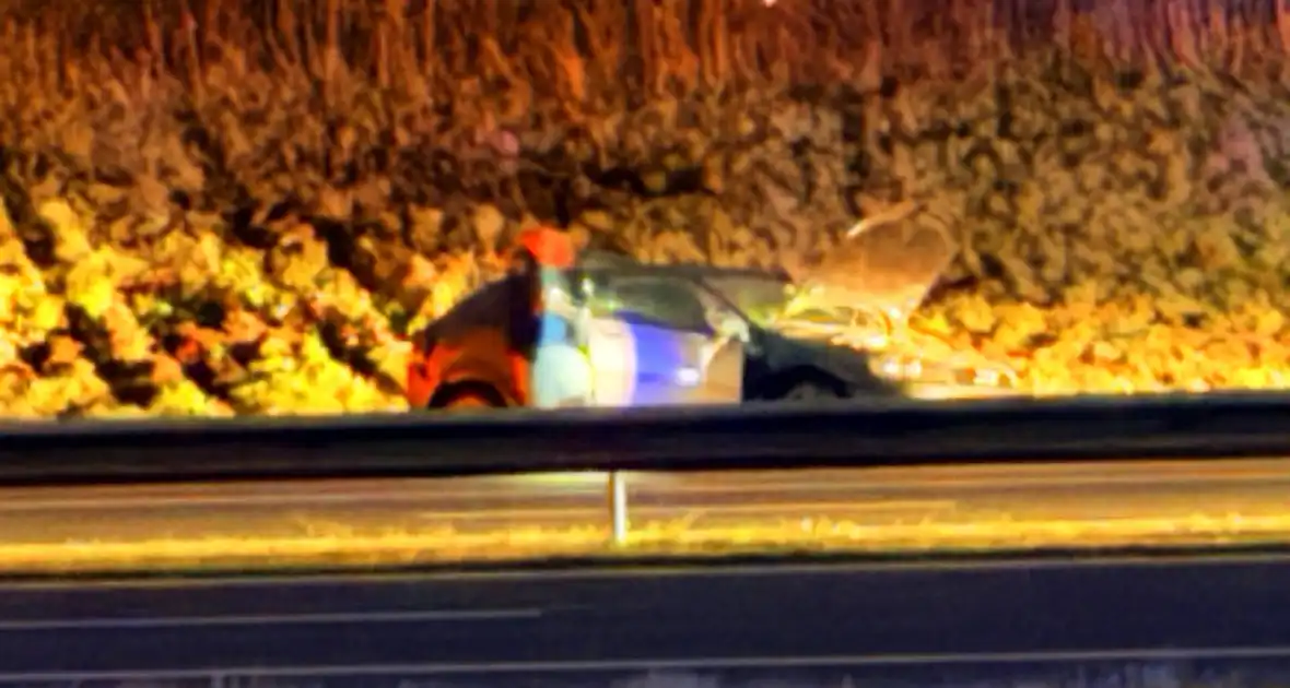 Auto tolte op snelweg zonder gewonden - Foto 7