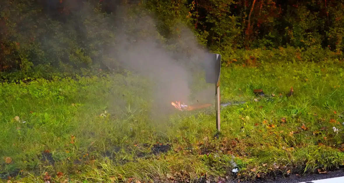 Politie blust brand met behulp van brandweer - Foto 1