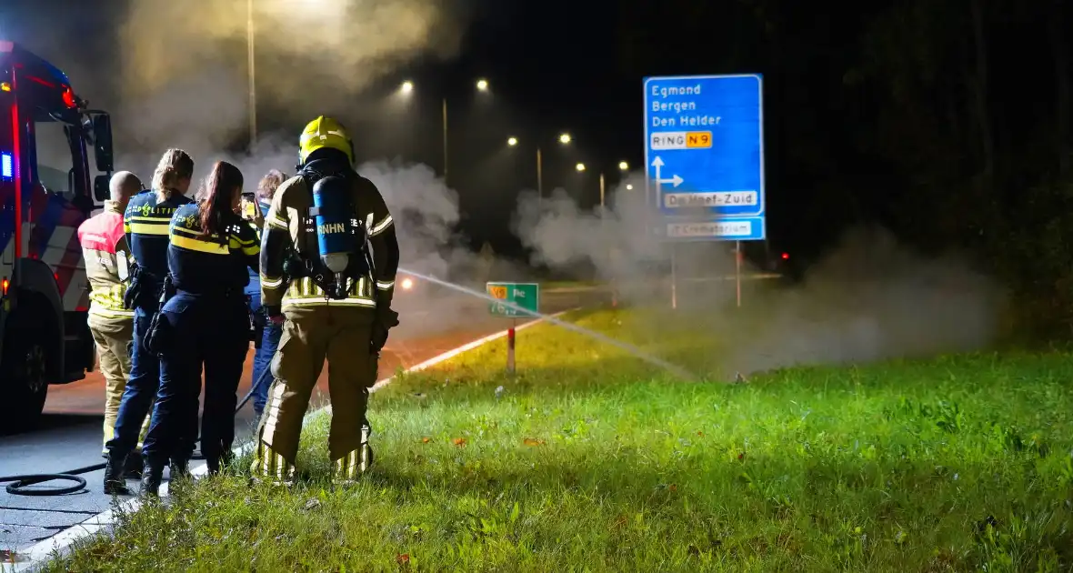 Politie blust brand met behulp van brandweer - Foto 9
