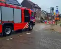 Brandweer ontruimt woningen na gasleidingbreuk