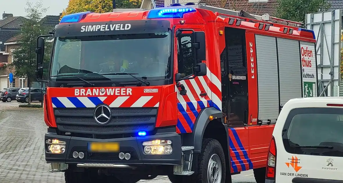 Brandweer ontruimt woningen na gasleidingbreuk - Foto 7