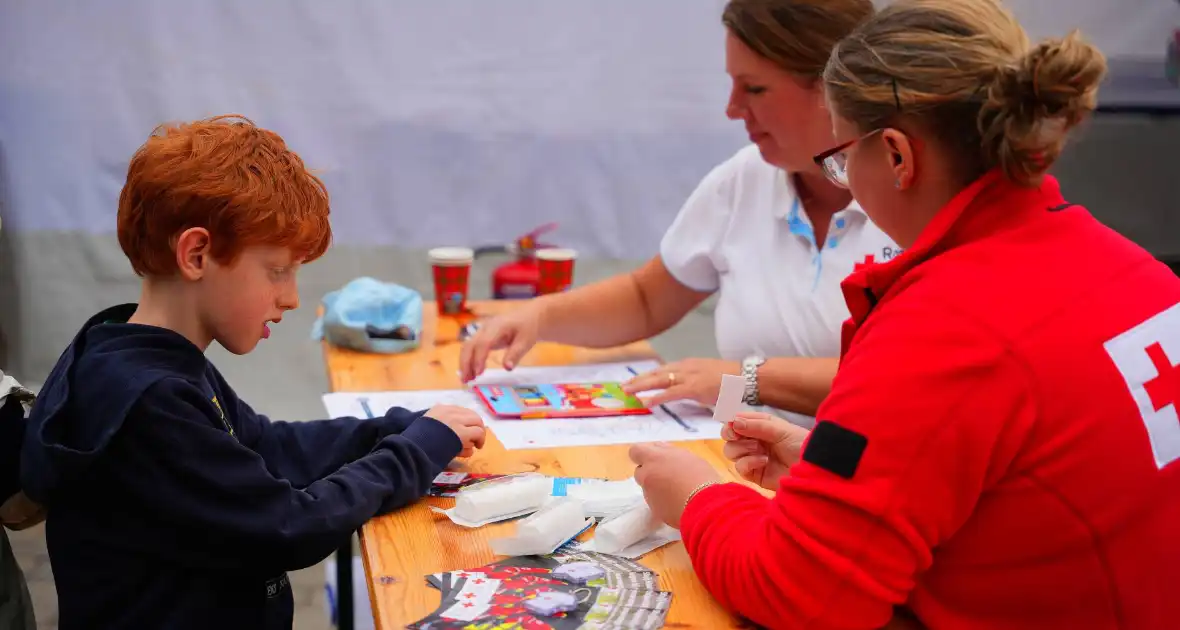 Veiligheidsmarkt trekt belangstellenden - Foto 1