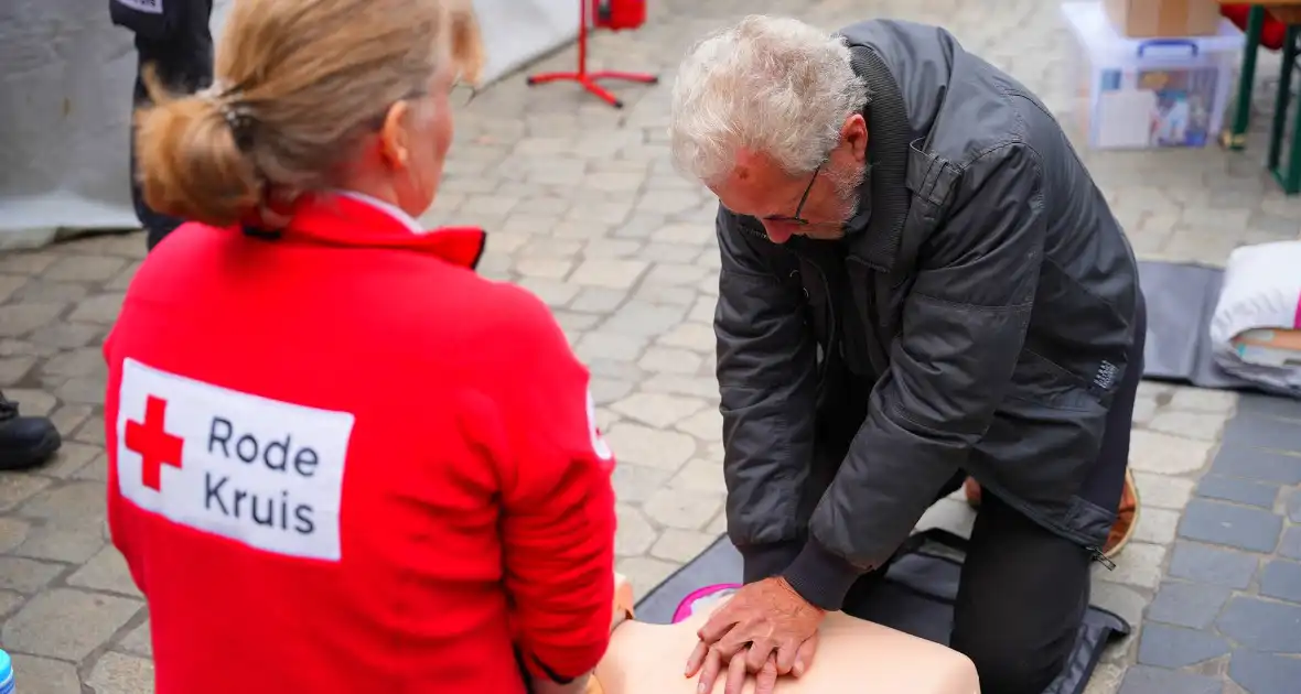 Veiligheidsmarkt trekt belangstellenden - Foto 4