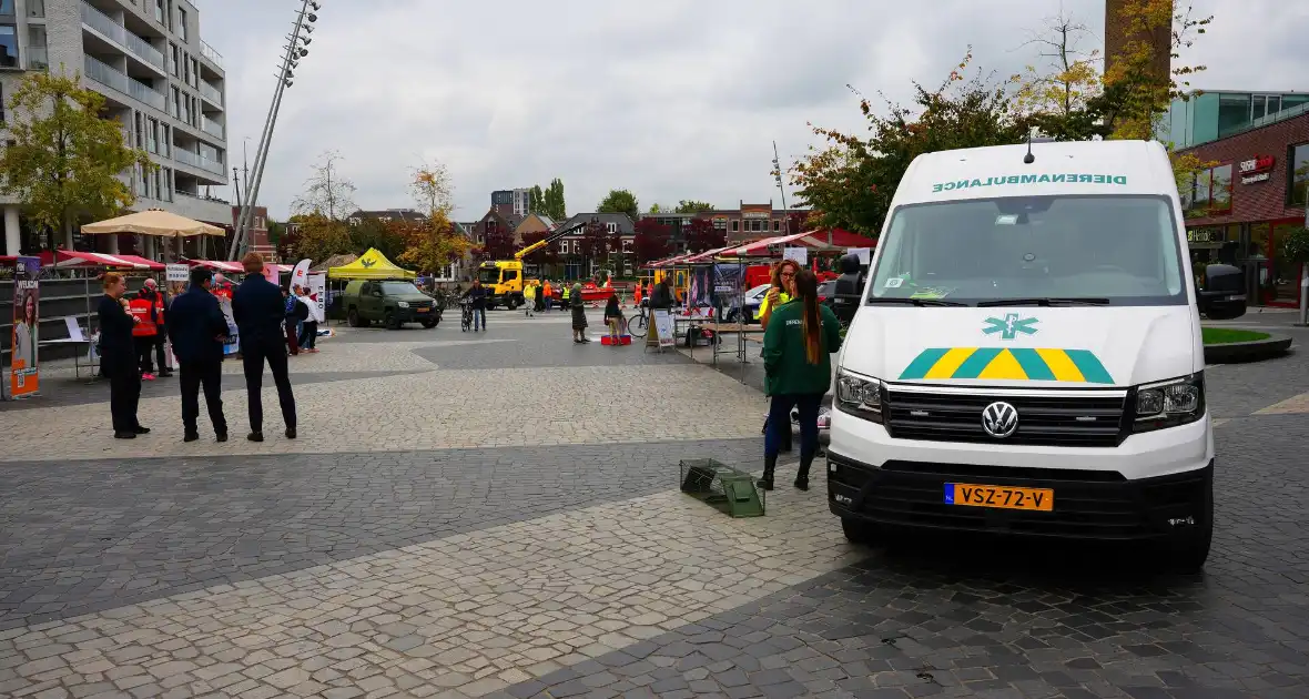 Veiligheidsmarkt trekt belangstellenden - Foto 5