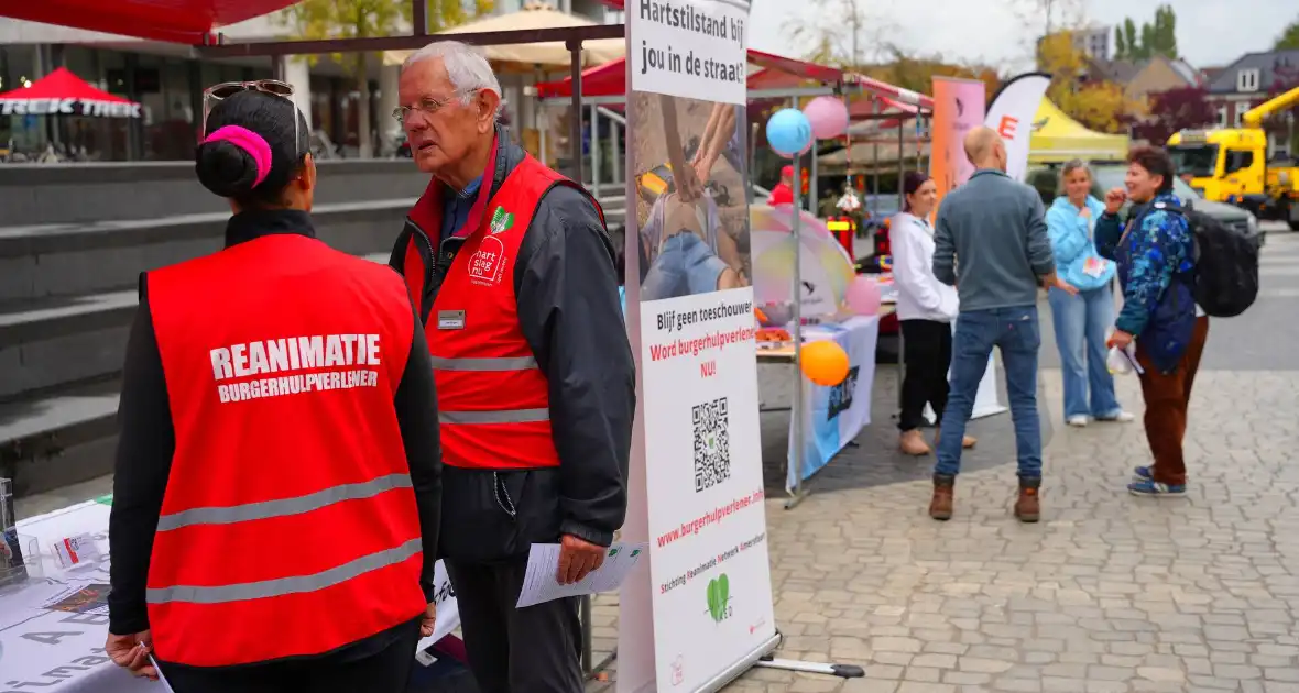 Veiligheidsmarkt trekt belangstellenden - Foto 6