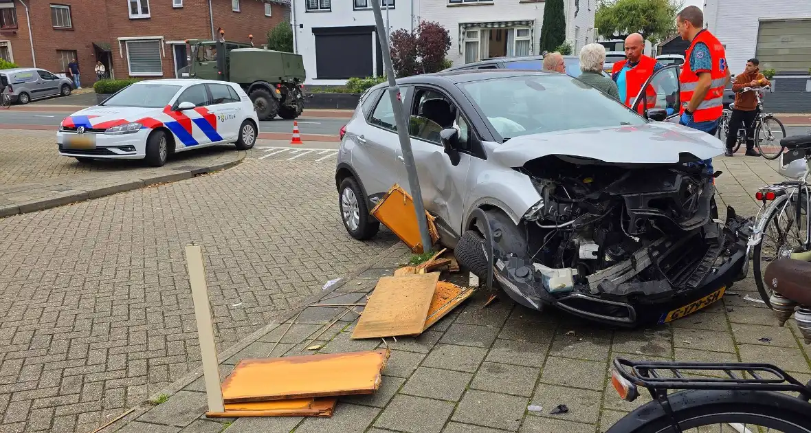 Auto's botsen met flinke schade