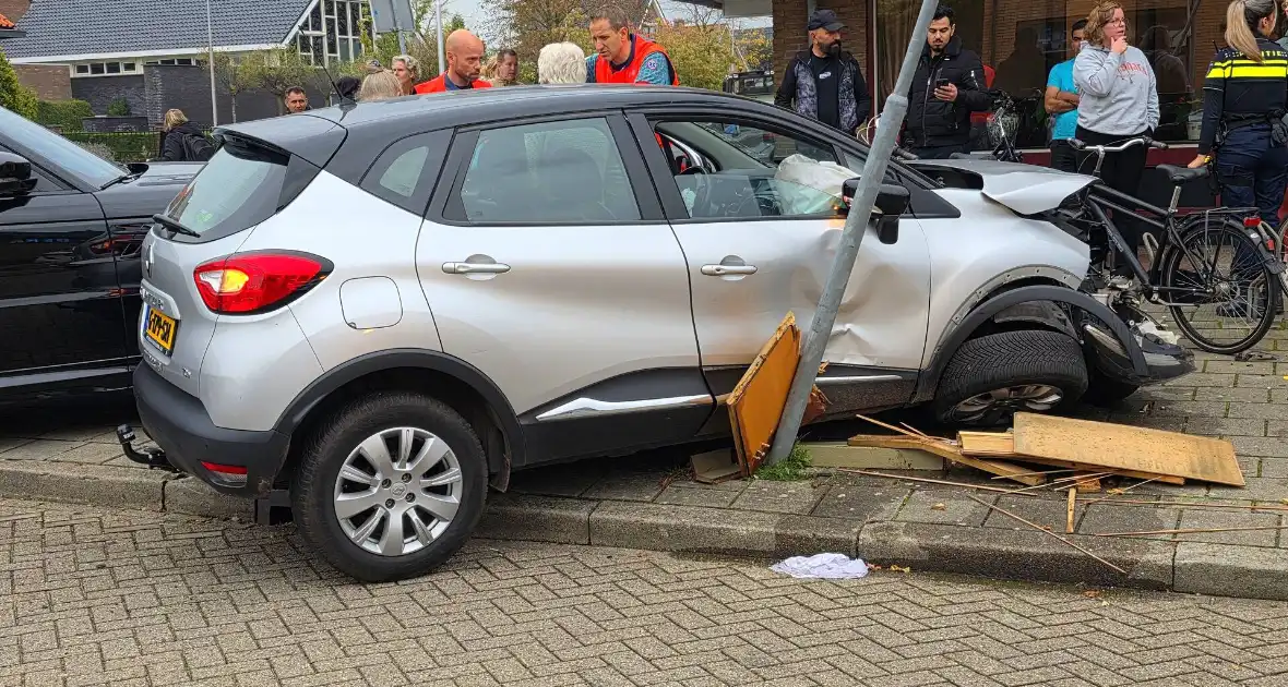 Auto's botsen met flinke schade - Foto 1