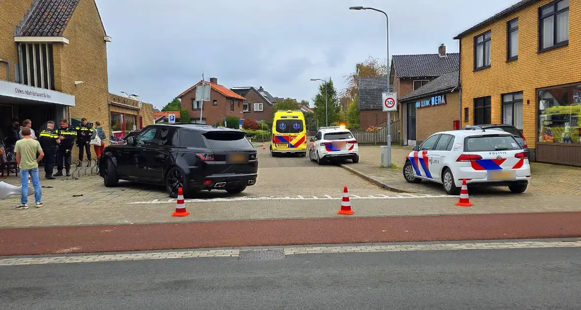 Auto's botsen met flinke schade - Foto 4