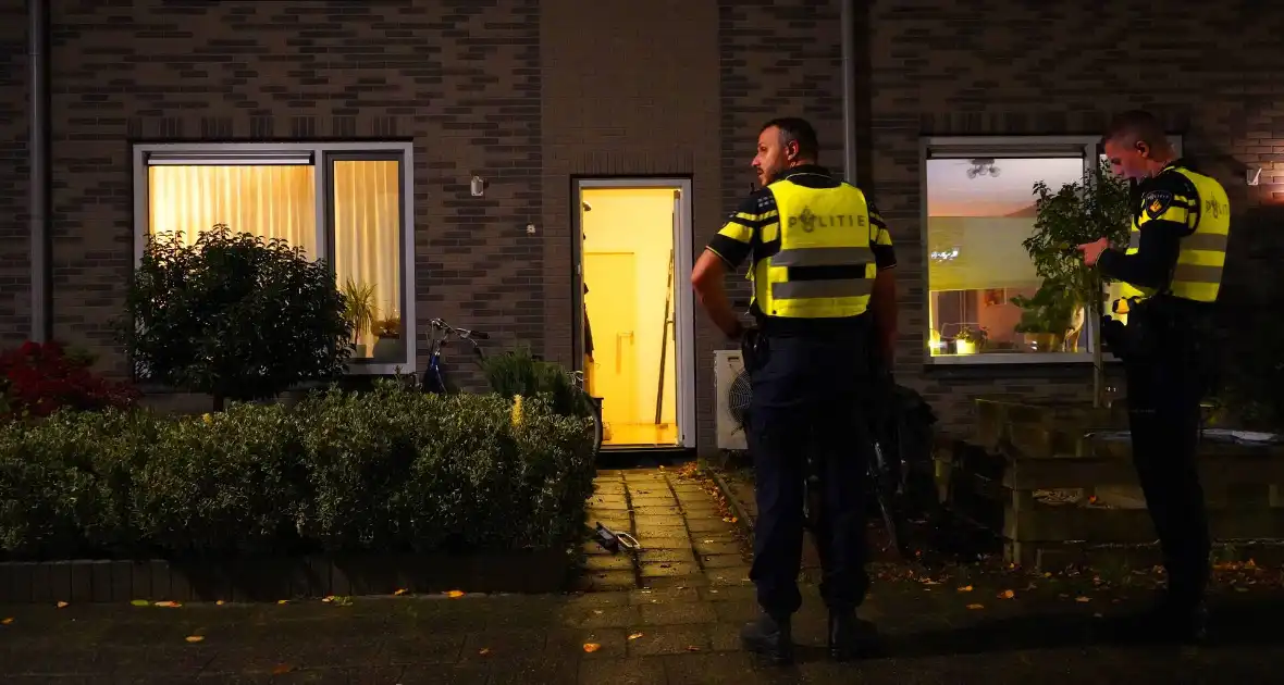Explosief gaat af bij woning, politie doet onderzoek - Foto 6