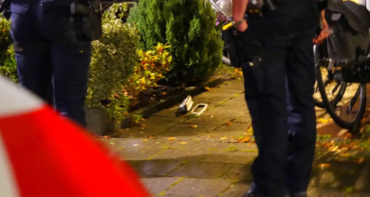 Explosief gaat af bij woning, politie doet onderzoek - Foto 7