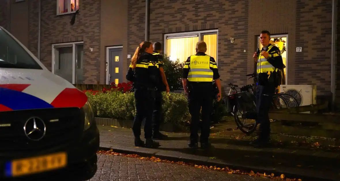 Explosief gaat af bij woning, politie doet onderzoek - Foto 8
