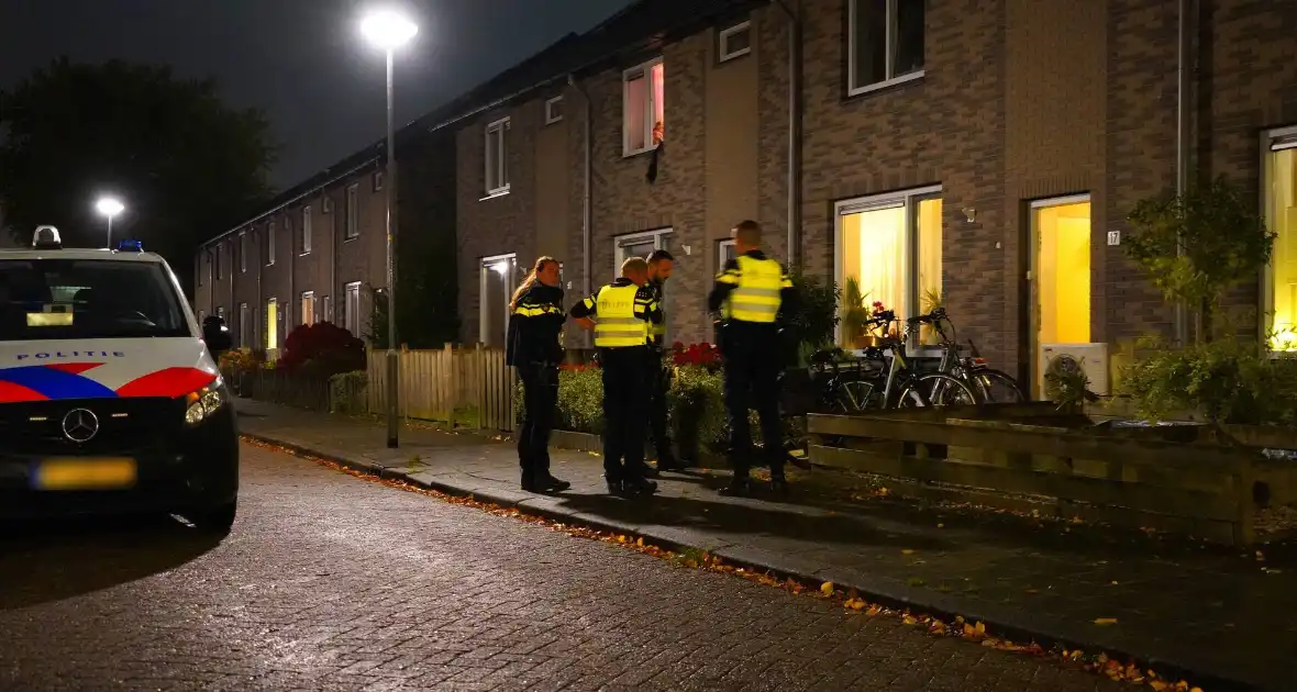Explosief gaat af bij woning, politie doet onderzoek - Foto 9