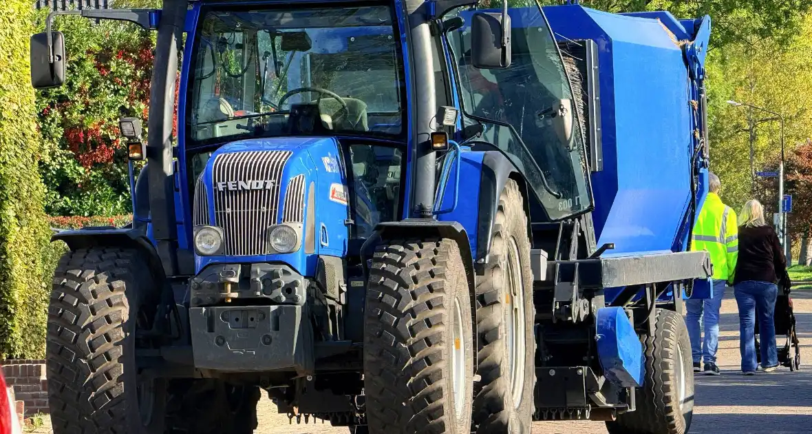 Scooterrijder gewond bij aanrijding met tractor - Foto 1