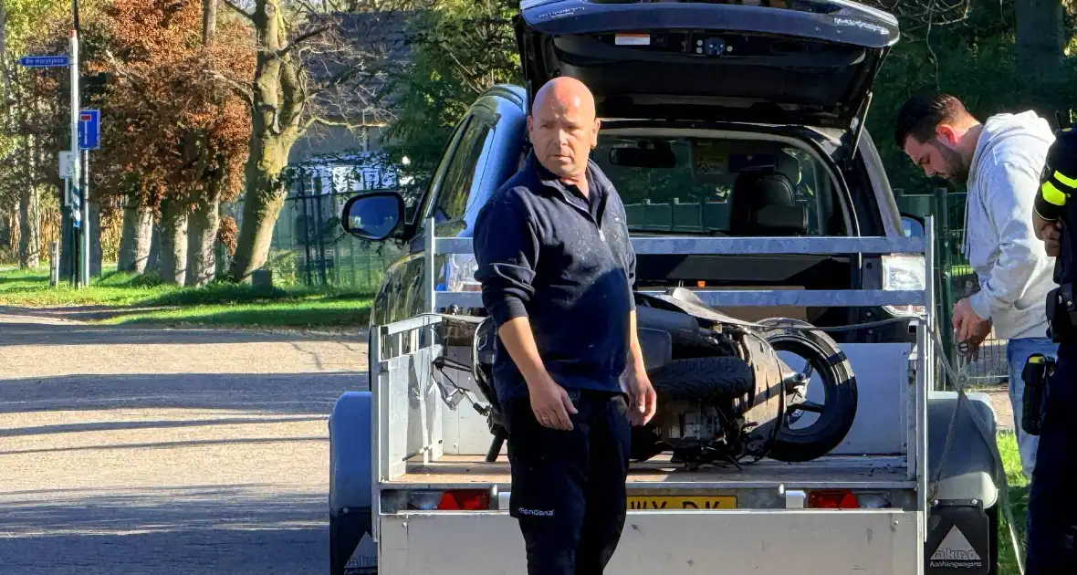 Scooterrijder gewond bij aanrijding met tractor - Foto 4