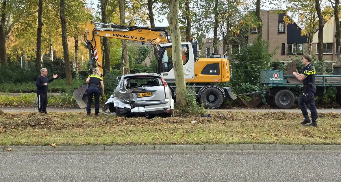 Twee voertuigen crashen, inzittenden onderzocht - Foto 1