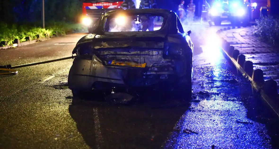 Audi vlamt tijdens rit, inzittenden veilig - Foto 3