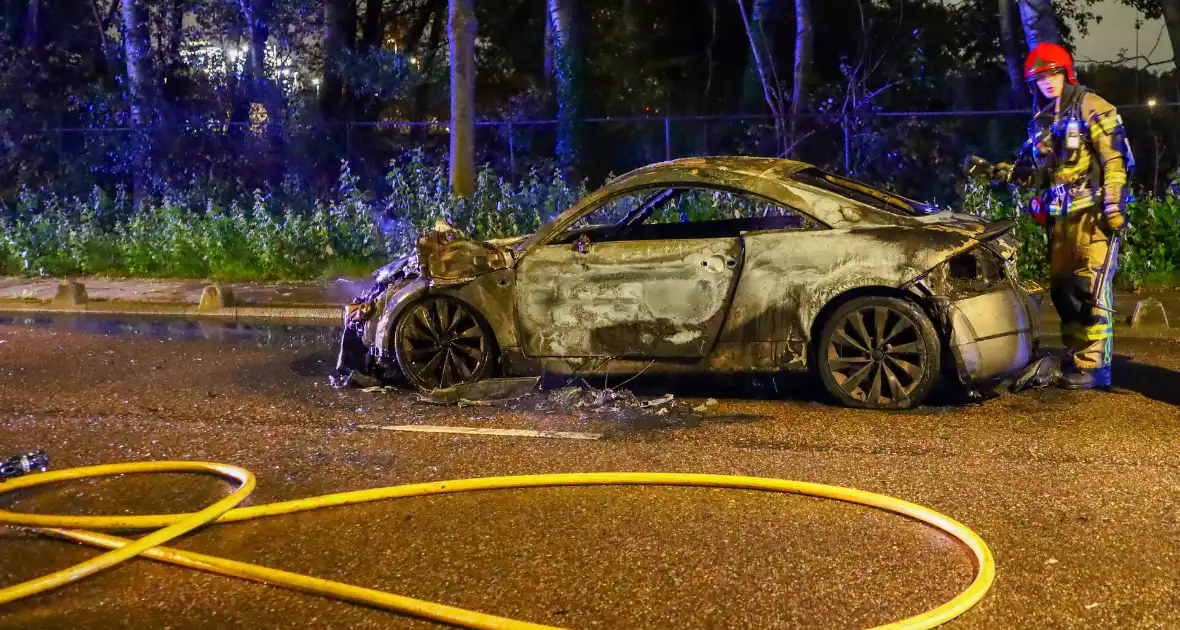 Audi vlamt tijdens rit, inzittenden veilig - Foto 4