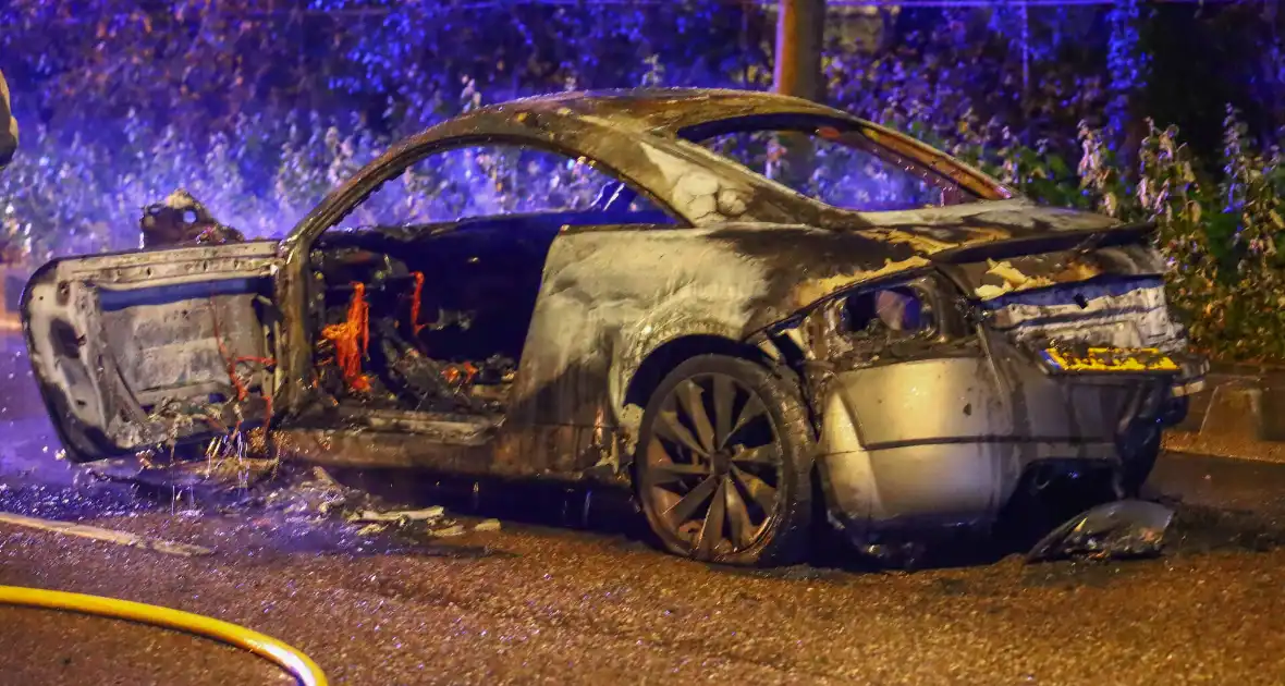 Audi vlamt tijdens rit, inzittenden veilig - Foto 5
