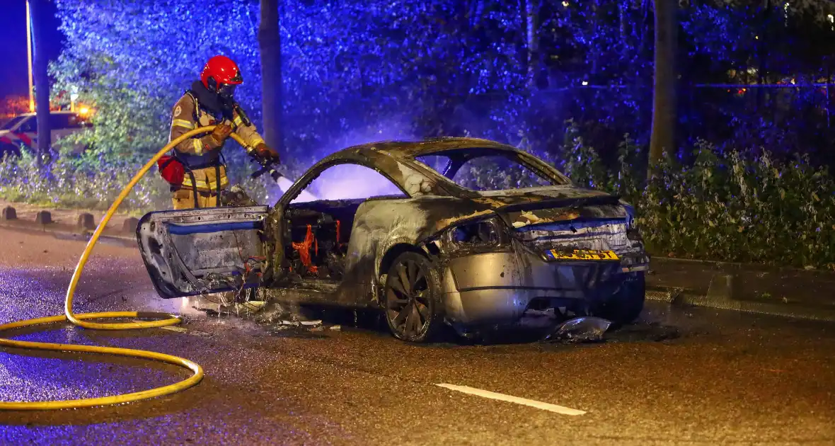 Audi vlamt tijdens rit, inzittenden veilig - Foto 6