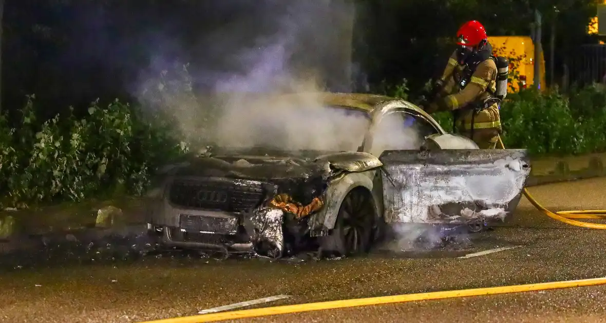 Audi vlamt tijdens rit, inzittenden veilig - Foto 7