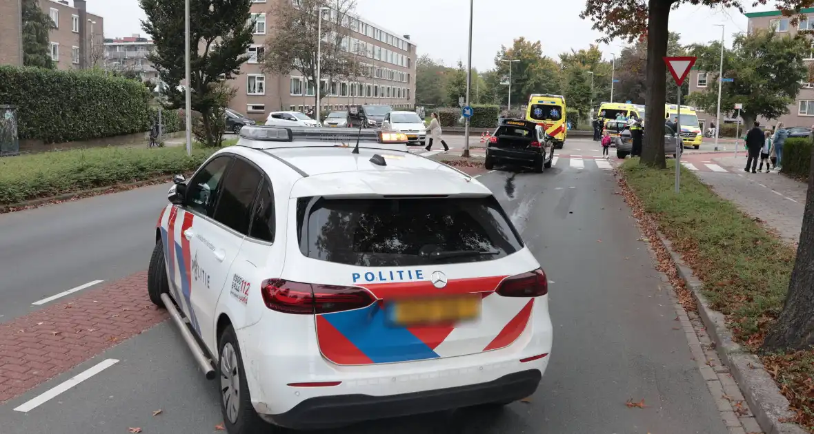 Kop-staartaanrijding tussen drie auto's leidt tot ziekenhuisopname - Foto 2