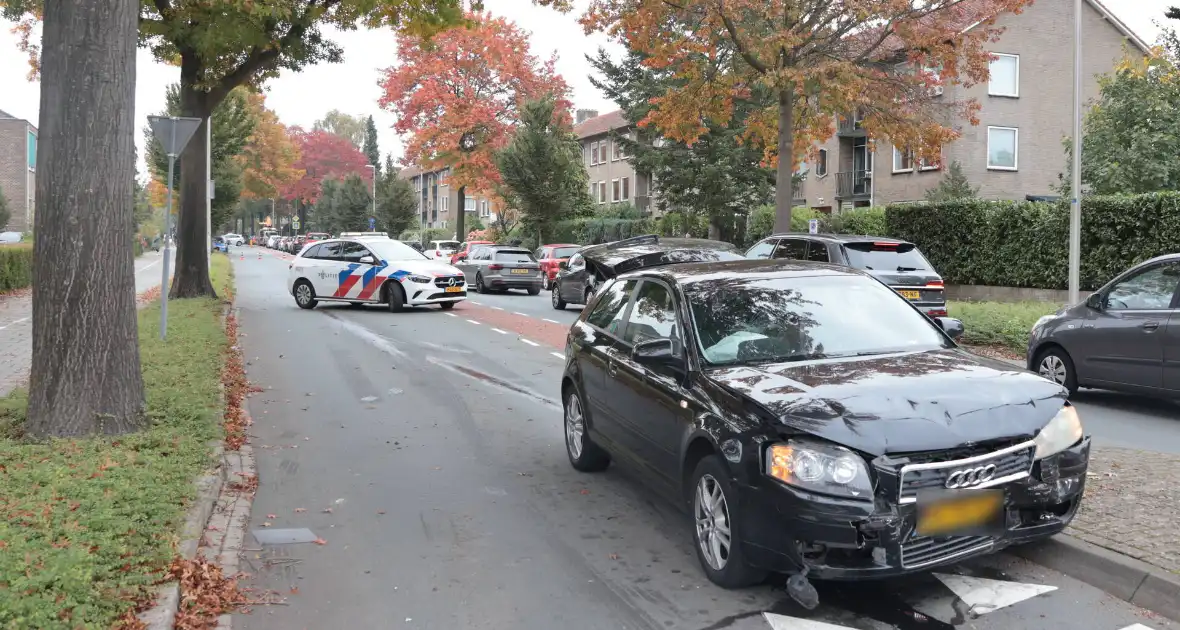 Kop-staartaanrijding tussen drie auto's leidt tot ziekenhuisopname - Foto 8