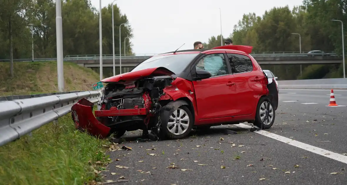 Voertuigen zwaar beschadigd bij ongeval op snelweg
