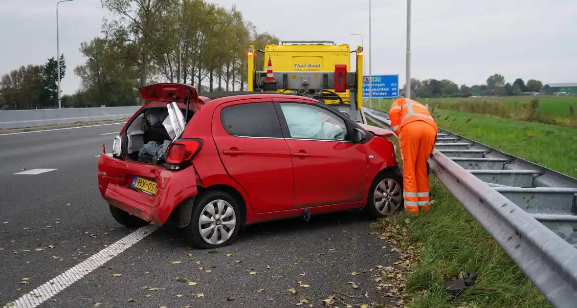 Voertuigen zwaar beschadigd bij ongeval op snelweg - Foto 2