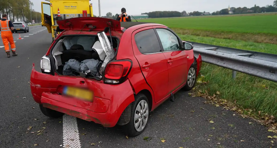 Voertuigen zwaar beschadigd bij ongeval op snelweg - Foto 5