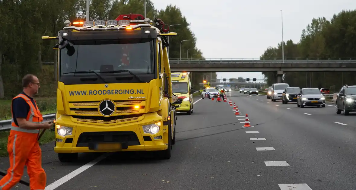Voertuigen zwaar beschadigd bij ongeval op snelweg - Foto 7