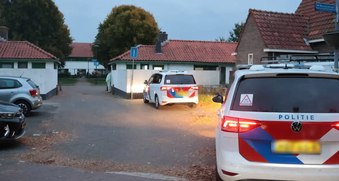 Persoon aangehouden bij incident in woning - Foto 1