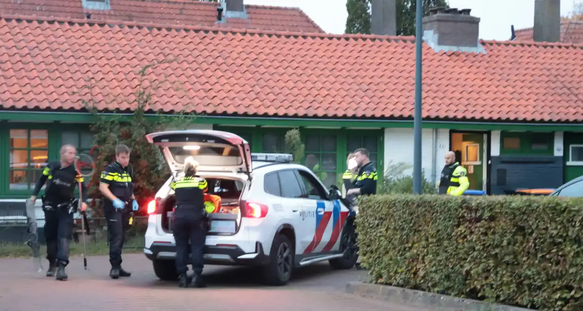Persoon aangehouden bij incident in woning - Foto 3