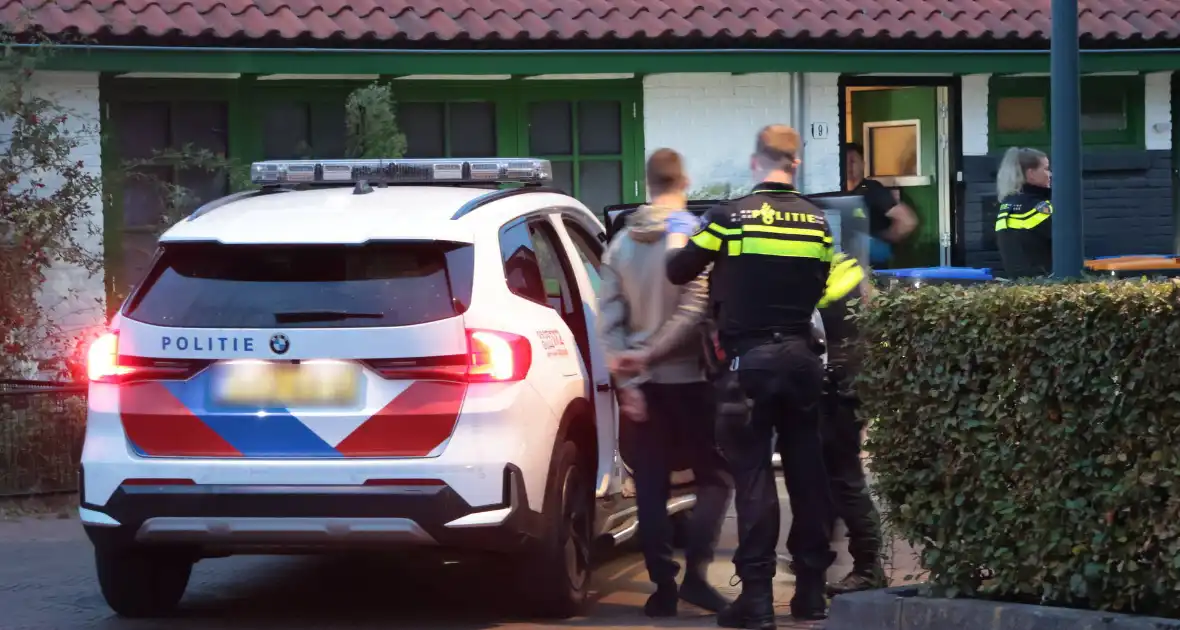 Persoon aangehouden bij incident in woning - Foto 7