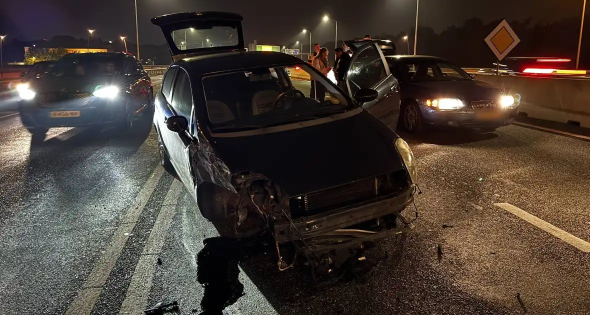 Auto verliest wiel door forse aanrijding