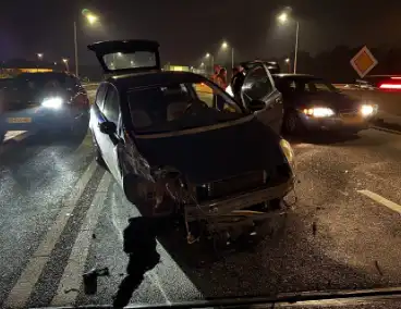 Auto verliest wiel door forse aanrijding