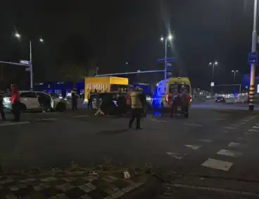 Botsing tussen auto en bus