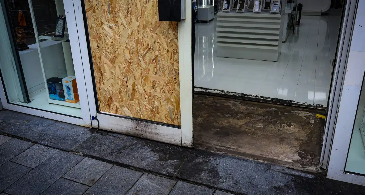 Politie zoekt getuigen na brandstichting - Foto 3