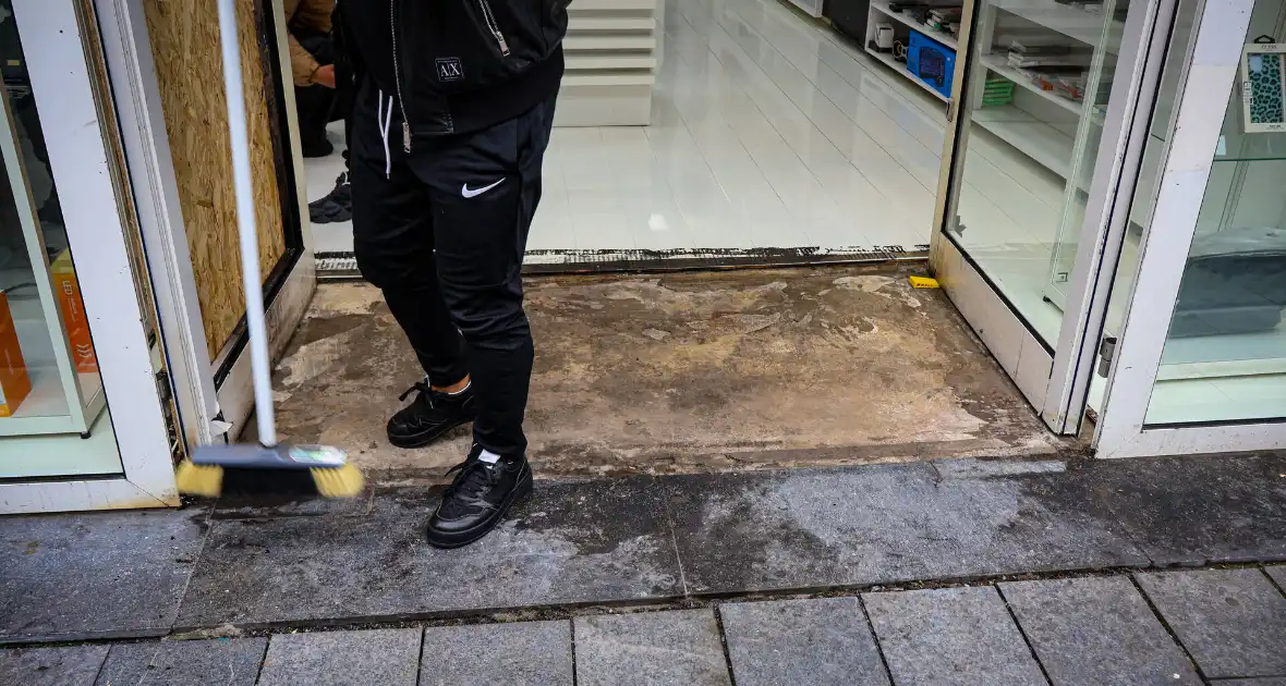 Politie zoekt getuigen na brandstichting - Foto 6