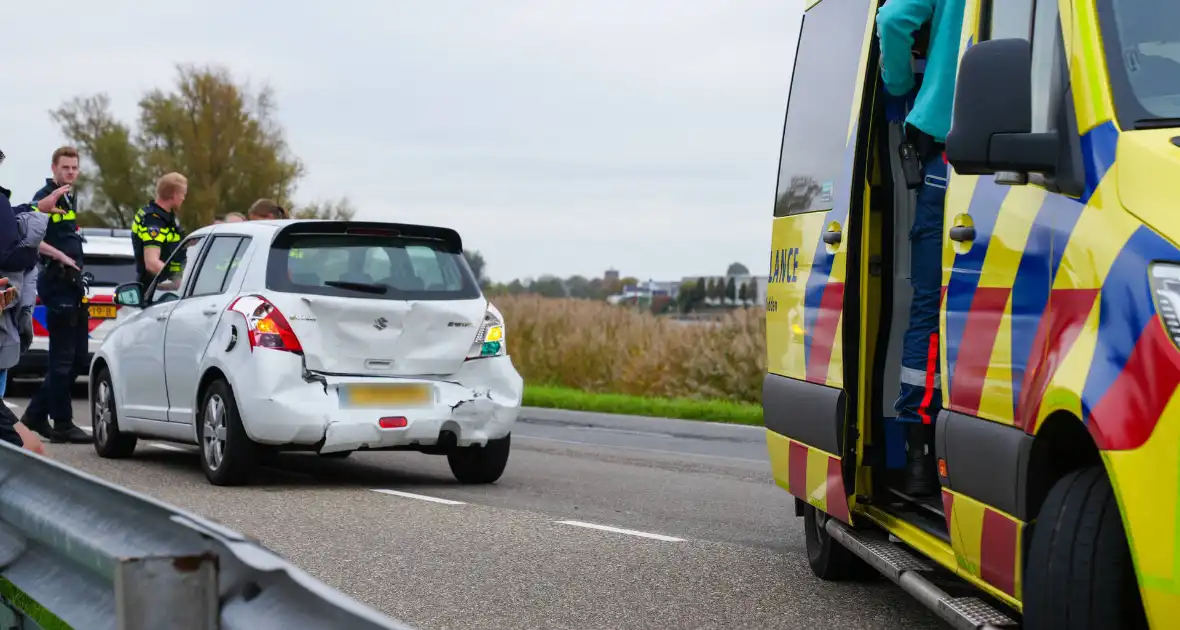 Auto fors ingedeukt bij kop-staartbotsing