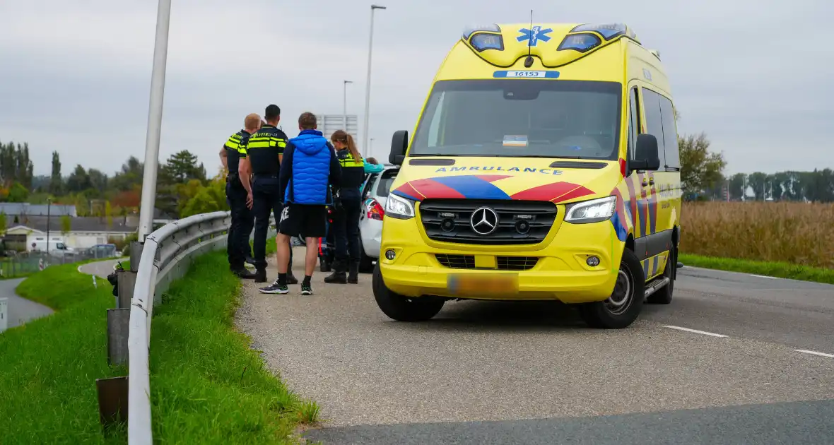 Auto fors ingedeukt bij kop-staartbotsing - Foto 2