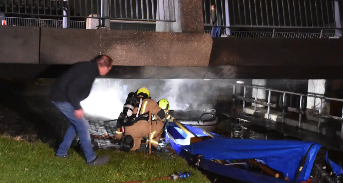 Brand op boot zorgt voor rookontwikkeling - Foto 7