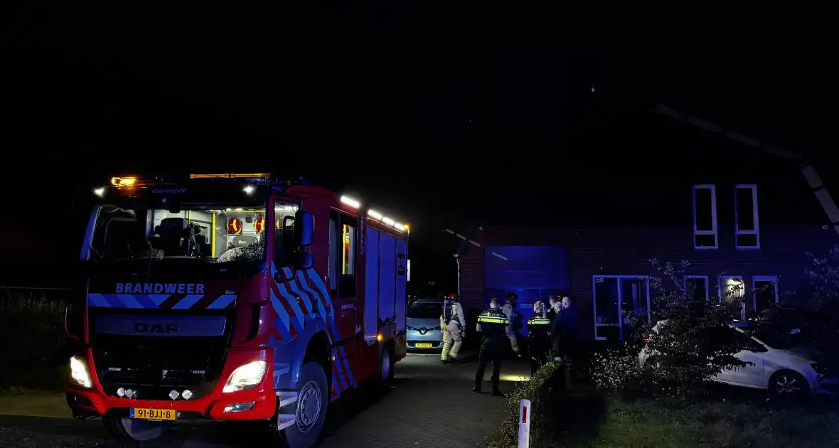 Brand in autobedrijf snel onder controle - Foto 5